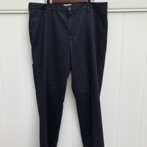 Dockers Signature Men’s Khaki Pants - Classic Fit - Picture 2 of 5